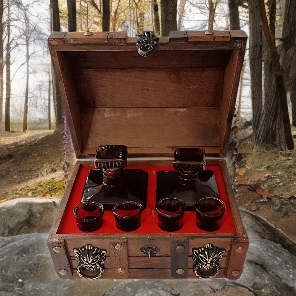 Vtg 70s Treasure Chest Decanter Set Amber Glass Medieval Spanish Lions Head MCM